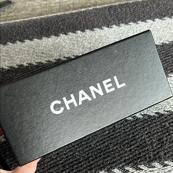 CHANEL Black Sunglasses with Gold Logo - Picture 9 of 11